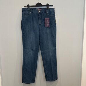 Classic Rise Tapered Leg Gloria Vanderbilt Women's Jeans w/Supreme Stretch NWT